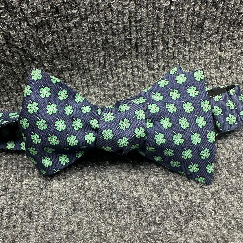 NEW Vineyard Vines Men’s Luck of the Irish Bow Tie Preppy 4 Leaf Clover Wedding